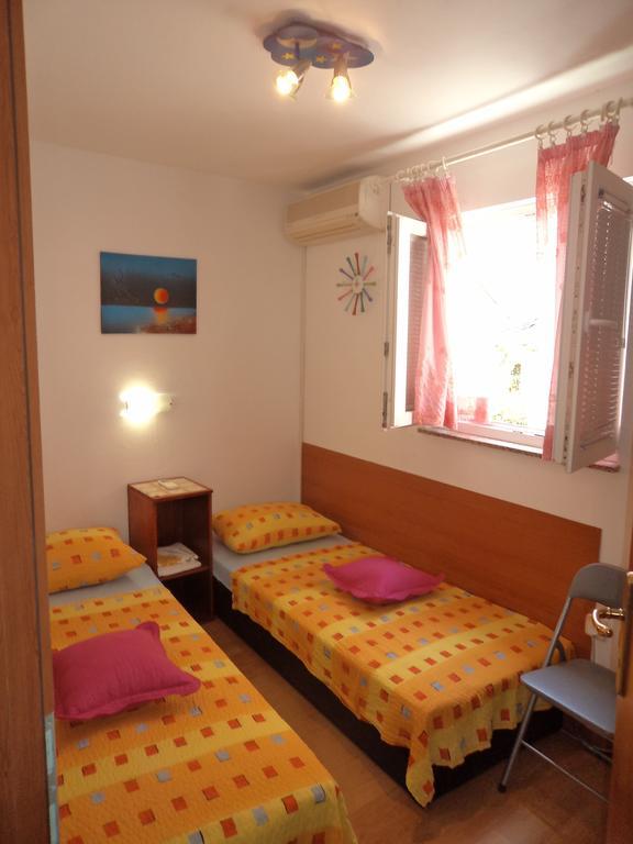 The Palm Hotel Split Room photo